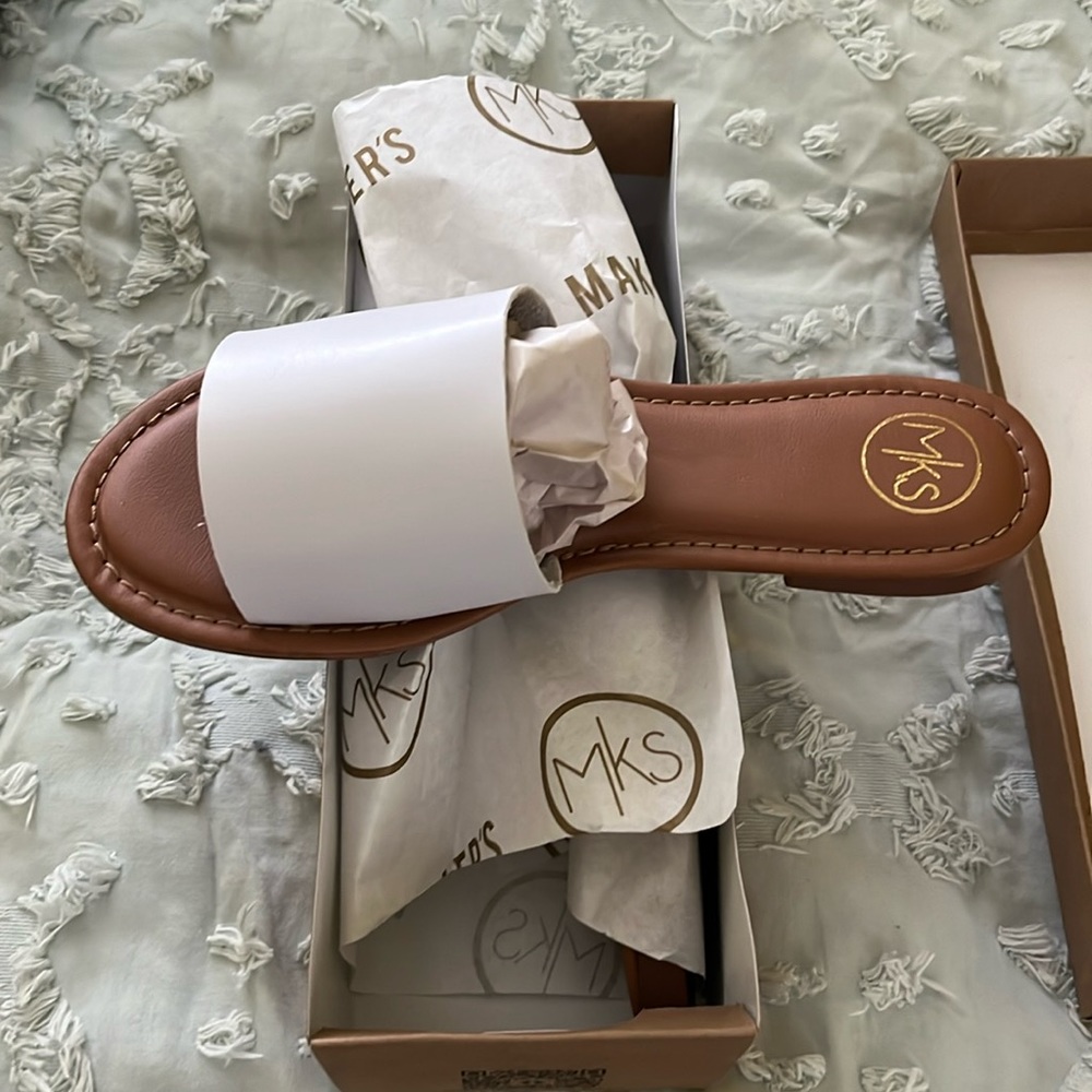 Maker’s Slip on White flat sandal size 7